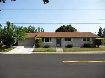 107 Lynn Dr photo 1
