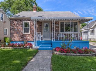 17615 Ivanhoe St, Roseville, MI 48066