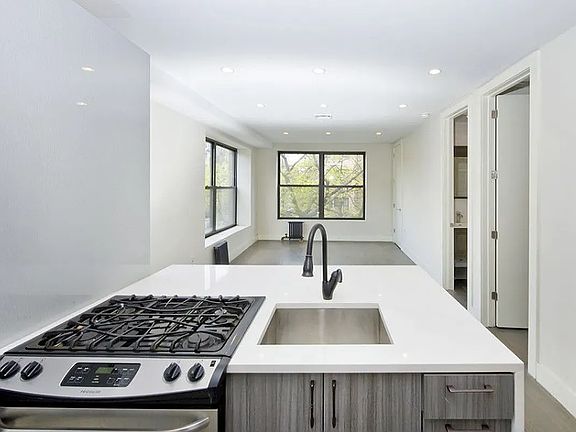 2nd image of 133 Lefferts Ave APT 3L