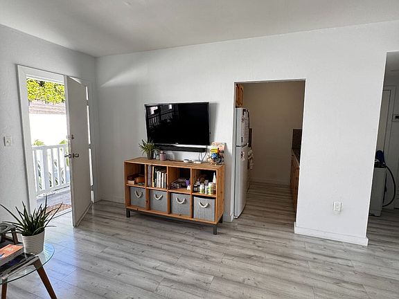 4th image of 344 Meridian Ave APT 4B