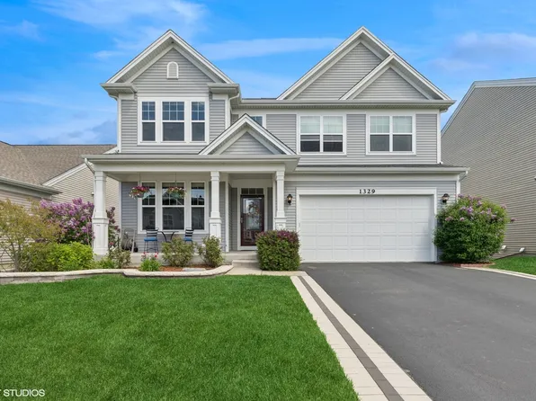 1329 W Courtland St, Mundelein, IL 60060