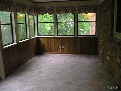 4th image of 380 Deerwood Dr