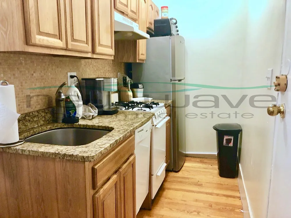 2 bed, 600 sqft, $3,700 — Photo 4
