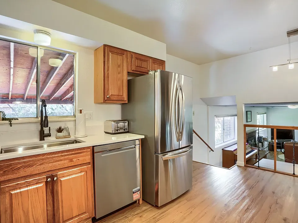 4225 Eaton Ct