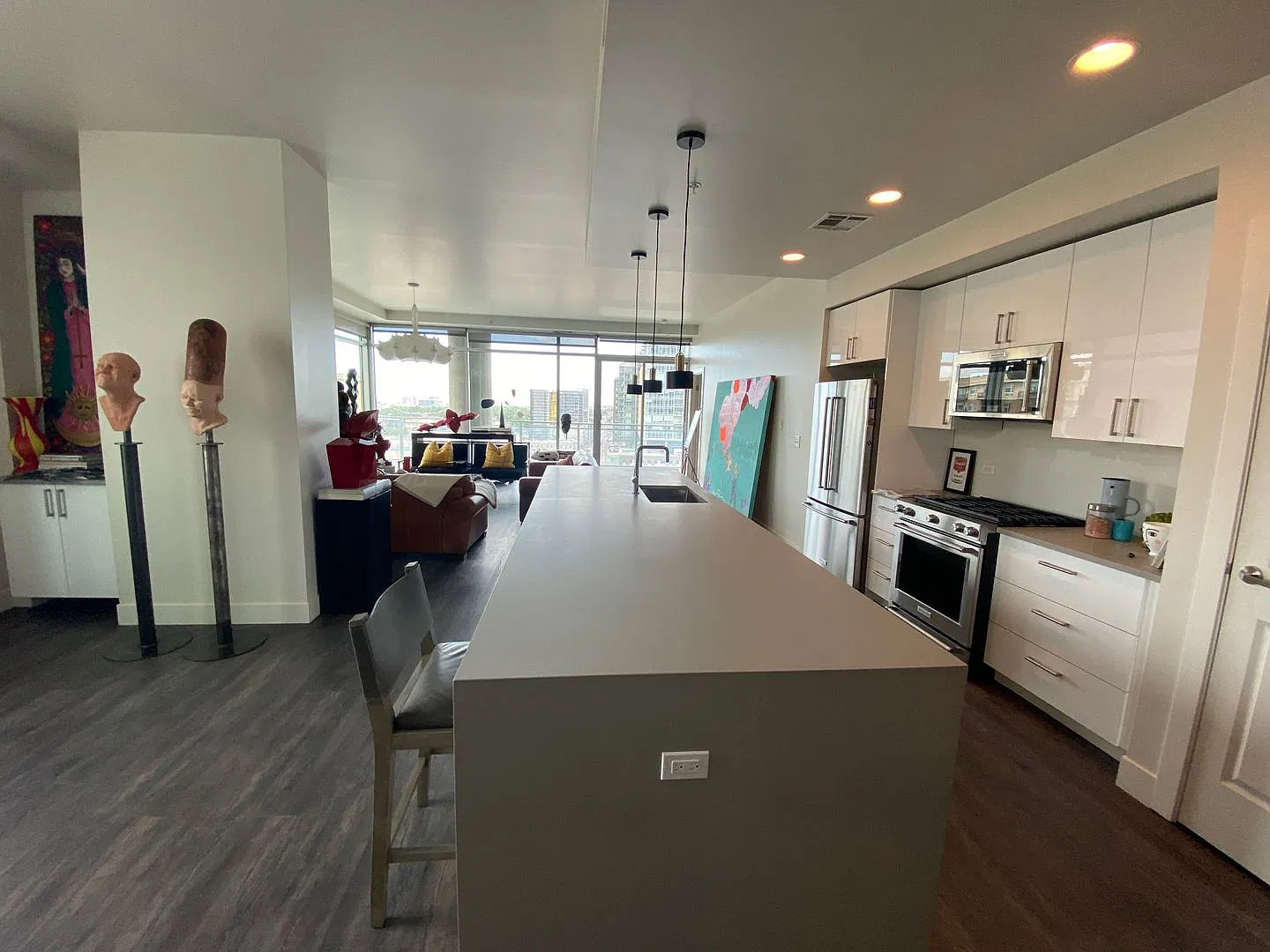 Large 2 bedroom 2 1/2 bath condo at One Lincoln Park — Photo 4