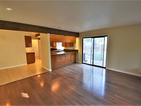 3rd image of 1008 Tamarack Ct