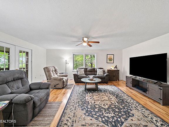 4th image of 116 Greenwood Rd