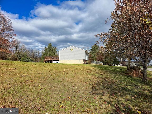 5th image of 910 E Butter Rd