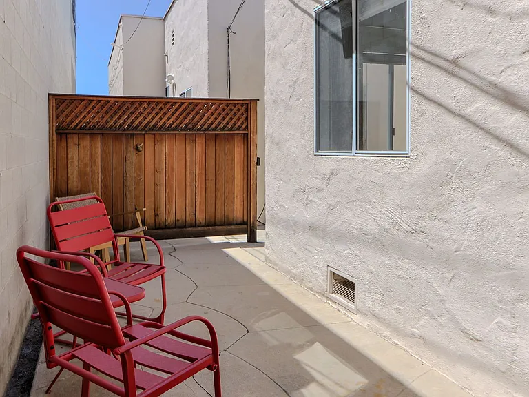 Garfield Avenue Apartments — Photo 63