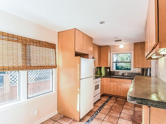 4th image of 801 Brooks Ave