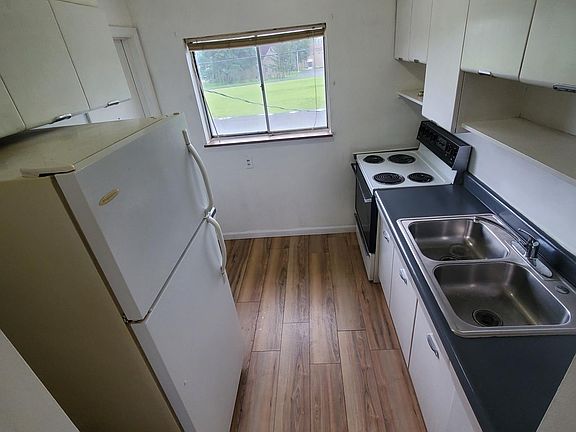 2nd image of 55 Brookwood Ave #11