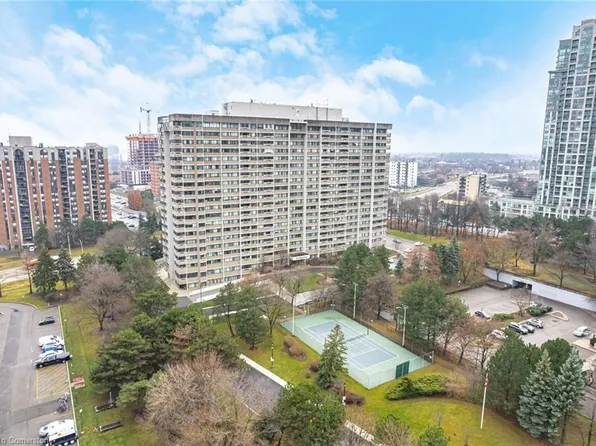 50 Elm Dr E #706, Mississauga, ON L5A 3X2