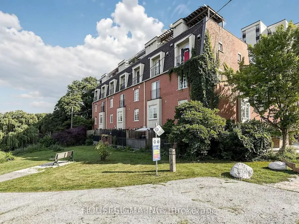 870 Jane St #106, Toronto, ON M6N 4C2