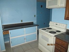 4th image of 1606 Hillsdale St