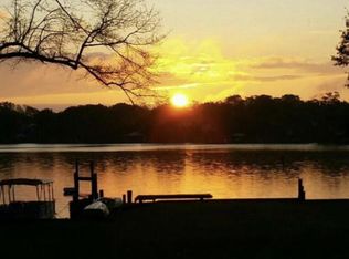 5318 Lakeview Dr, Moss Point, MS 39563