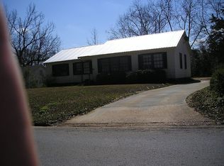 457 Myrtle St E, Philadelphia, MS 39350