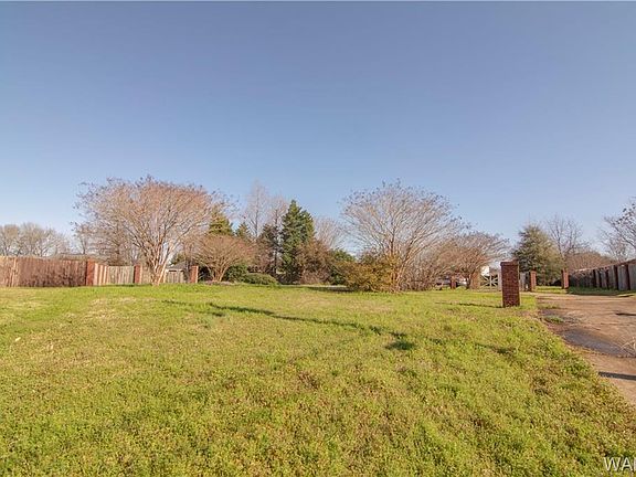 2nd image of 10126 Magnolia Ct