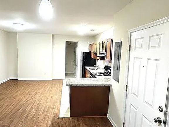 3rd image of 173 36th St NE APT 3
