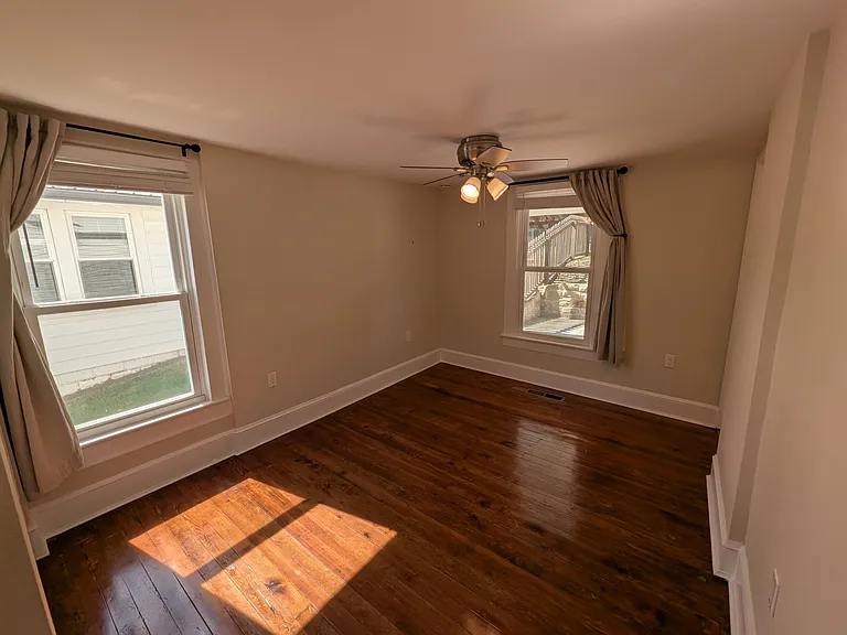 30 Woodrow Ave — Photo 7