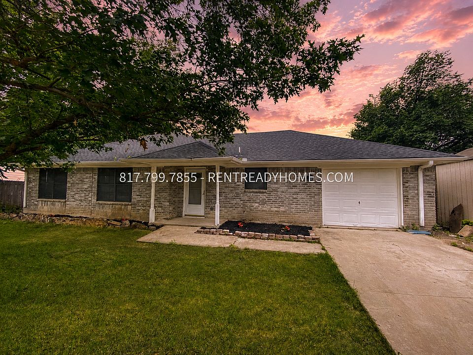 1st image of 203 Shady Oaks Cir