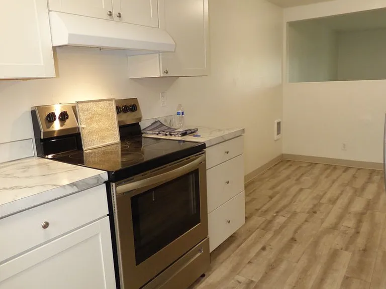4116 Lancaster Dr NE — Photo 1