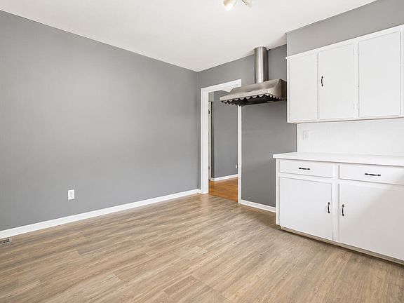 3rd image of 518 W 2nd St