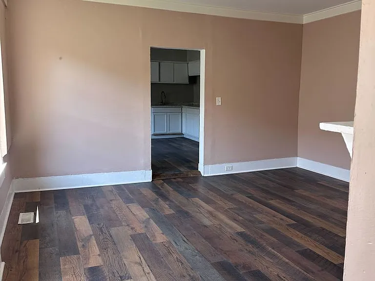 1304 Avenue G — Photo 11