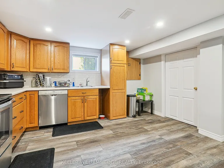 13 Beaucourt Pl #LOWER — Photo 9