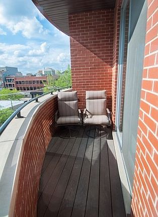4th image of 2741 N Sheffield Ave #4S