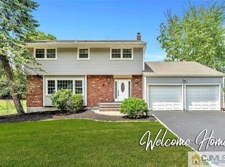 18 Dellview Dr, Edison, NJ 08820