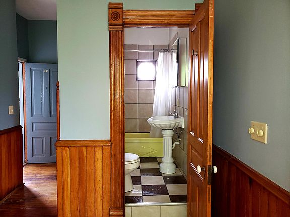 4th image of 1500 W 19th St #205