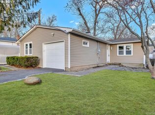 21 John Drive, Farmingville, NY 11738