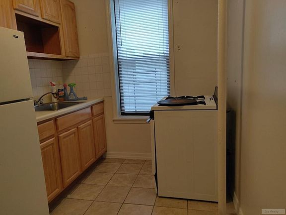3rd image of 905 43rd St APT B7