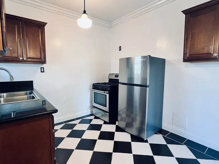 535 N Alexandria Ave #101 — Photo 4