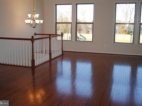 3rd image of 42369 Dogwood Glen Sq