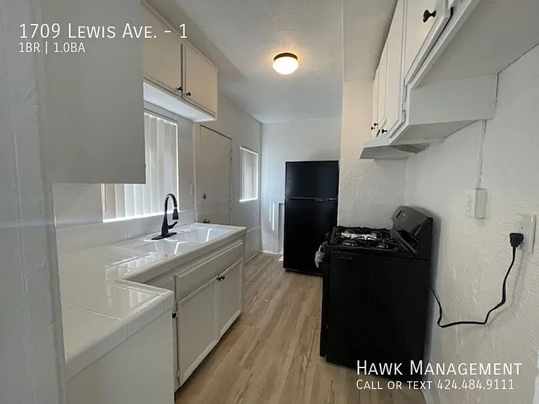 1709 Lewis Ave #1 — Photo 4