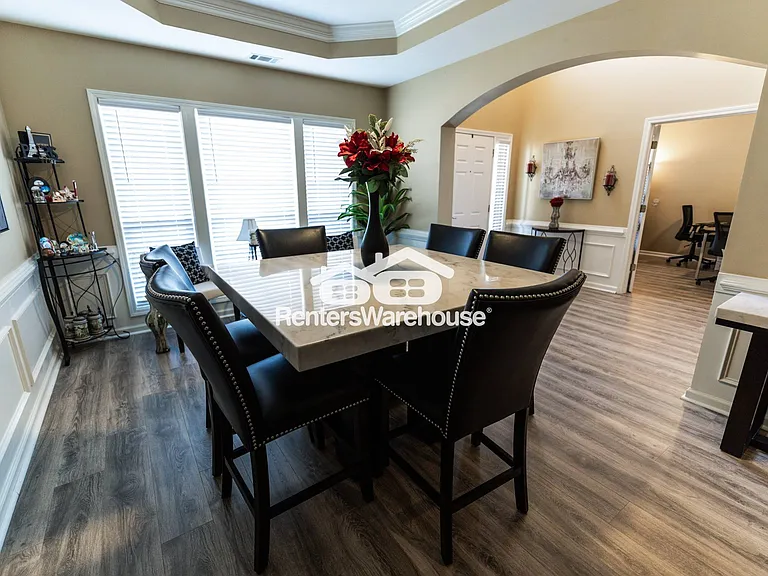 1900 Enfield Ct — Photo 6