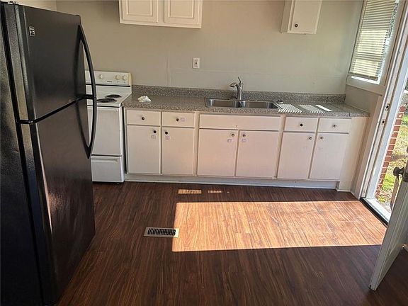 3rd image of 3483 Lawton Rd