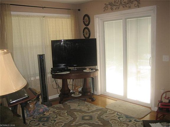 4th image of 809 S Whitted St #B