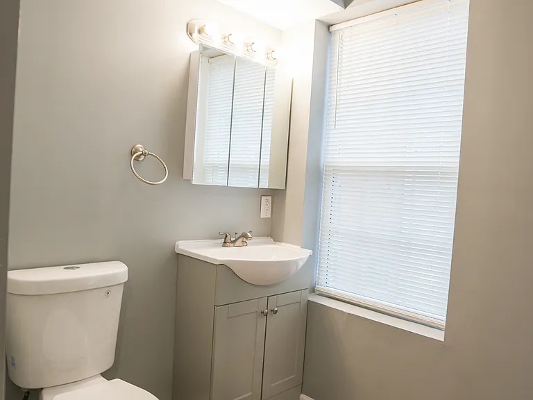1535 W Fairmount Ave — Photo 12