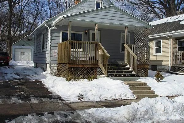 1406 Ada St photo 1