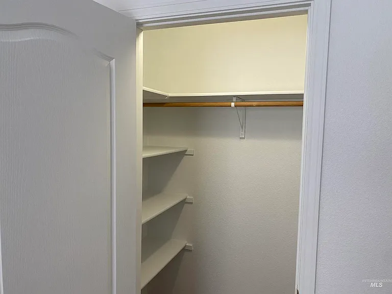 116 NE Lotus Ct #116 — Photo 13