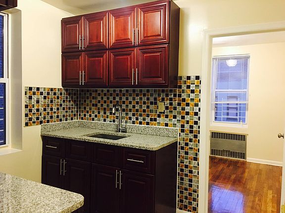 3rd image of 14848 88th Ave APT 6M