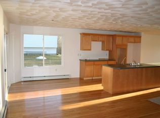 85 Saybrook Ave, Narragansett, RI 02882