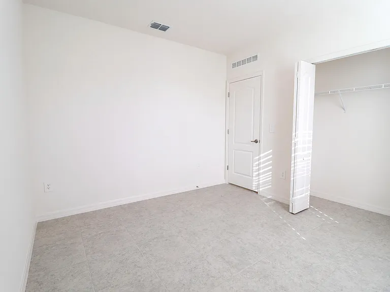 2061 SE Mantua St — Photo 14