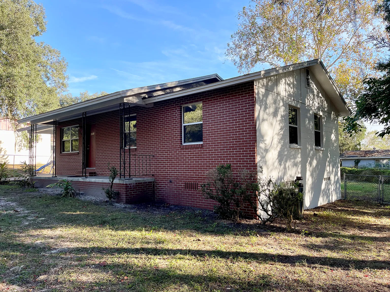 3 bed, 950 sqft, $1,400 — Photo 2