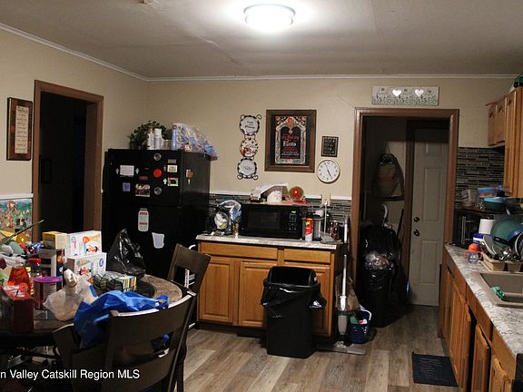 4th image of 452 Columbia Street