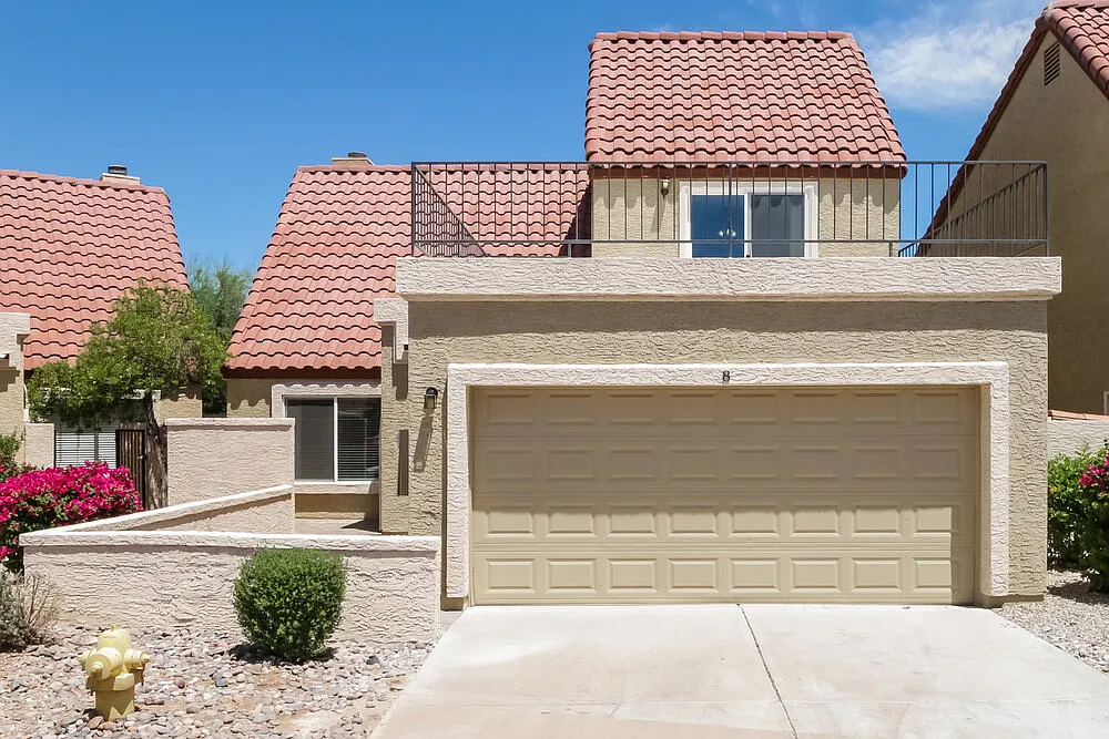 3 bed, 2.5 bath, 1718 sqft, $2,655 — Photo 1