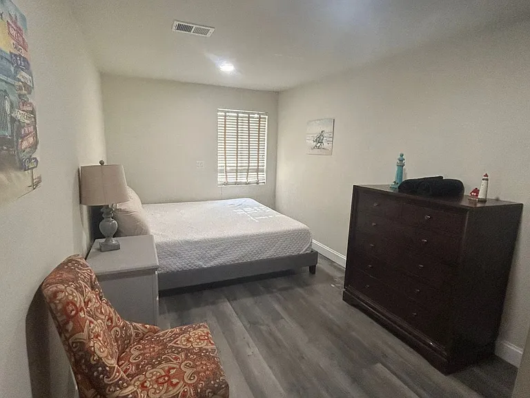 3103 Saxon Dr — Photo 15