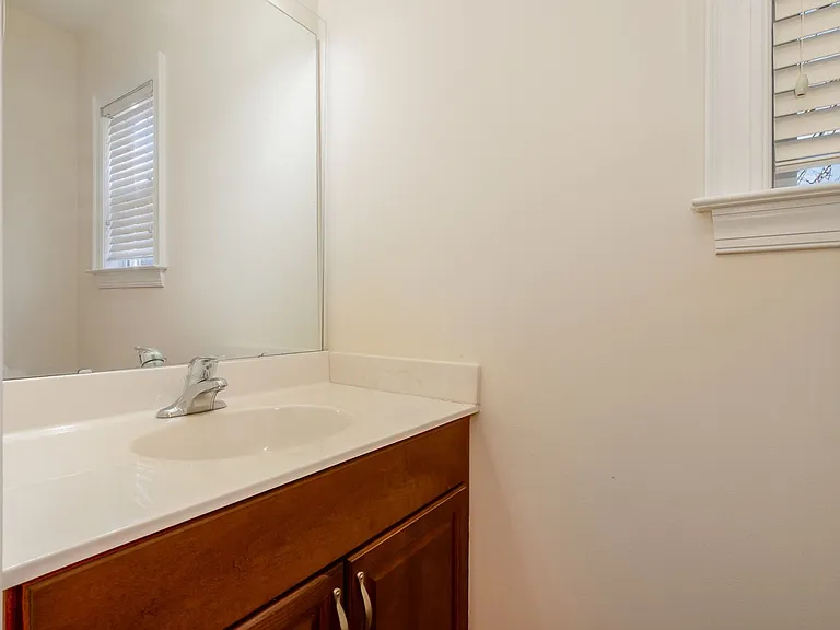 319 Woodvale Pl — Photo 9